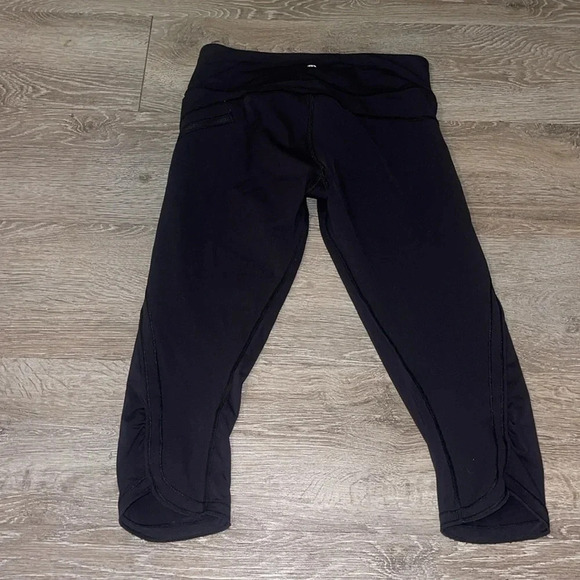 Lululemon athletica size 4 black crop leggings side zip pocket tulip hem capri - Picture 3 of 10